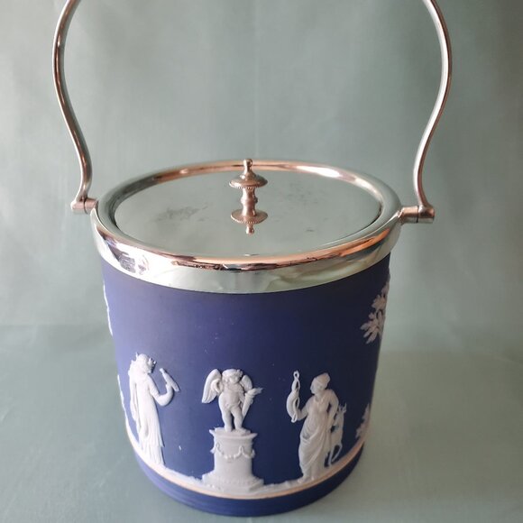 Antique Wedgwood Biscuit or Ice Barrel - Blue & White Jasperware - Picture 4 of 9